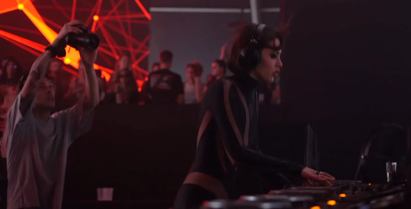 DJ Sara Landry performing at Verknipt festival, Strijkviertelplas, Utrecht, Netherlands